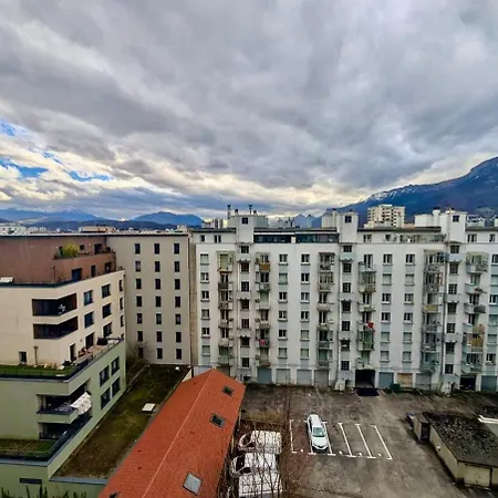 80 M2 - 8th Floor With Free Parking - 5 Guests Appartamento